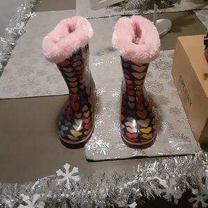 Girls Carter rainboots size six never worn.